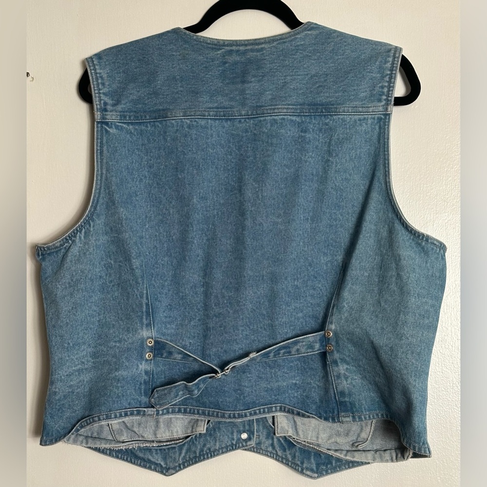 ✨ Vintage St. John’s Bay Denim Vest – 90s Cool Girl Vibes ✨ - Picture 2 of 7